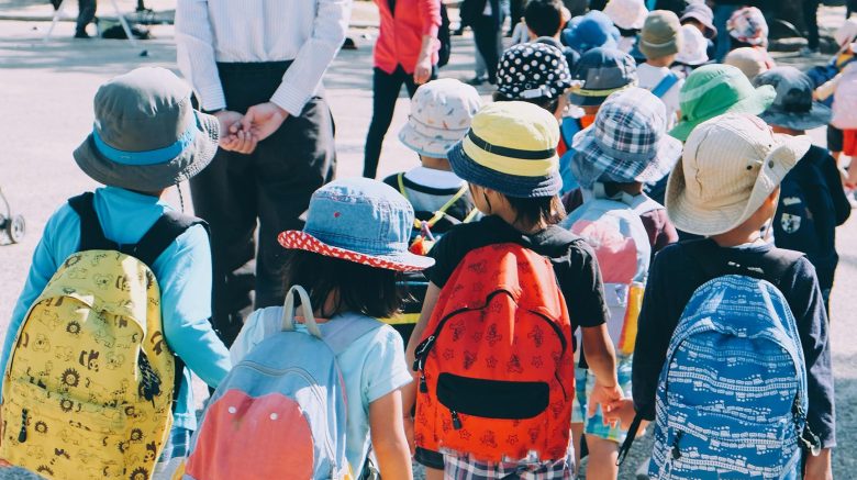 Bambini scuola educazione